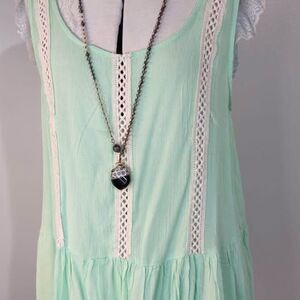 NWT Blouse boutique Large Love Green sleeveless ruffle bottom c4201